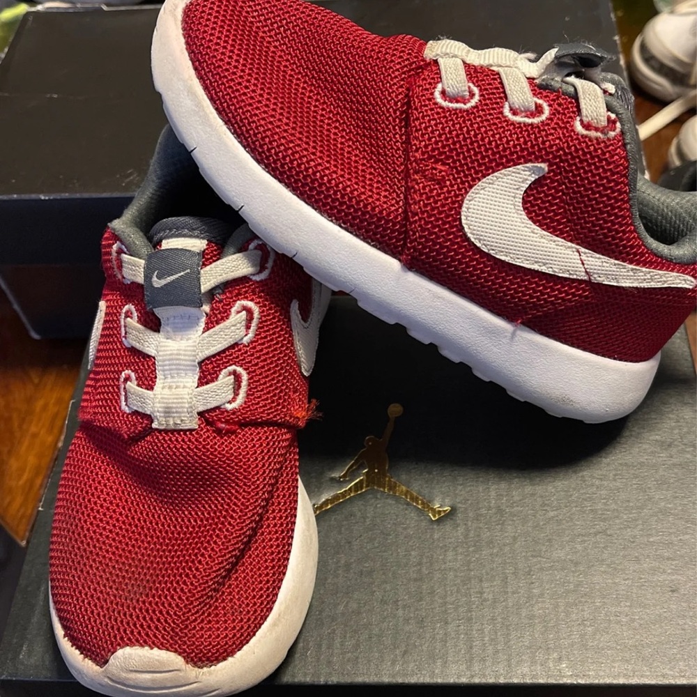 Boys Nike runner shoes